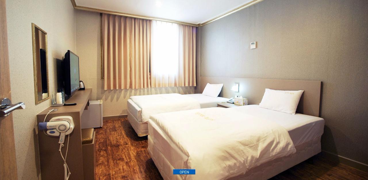 Hotel Raum Jeju Bilik gambar
